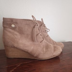 Dr Scholl's tan suede wedge booties